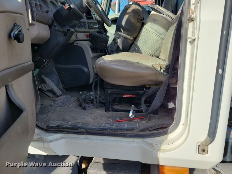 image for item NB9808 2006 Mack Vision semi truck