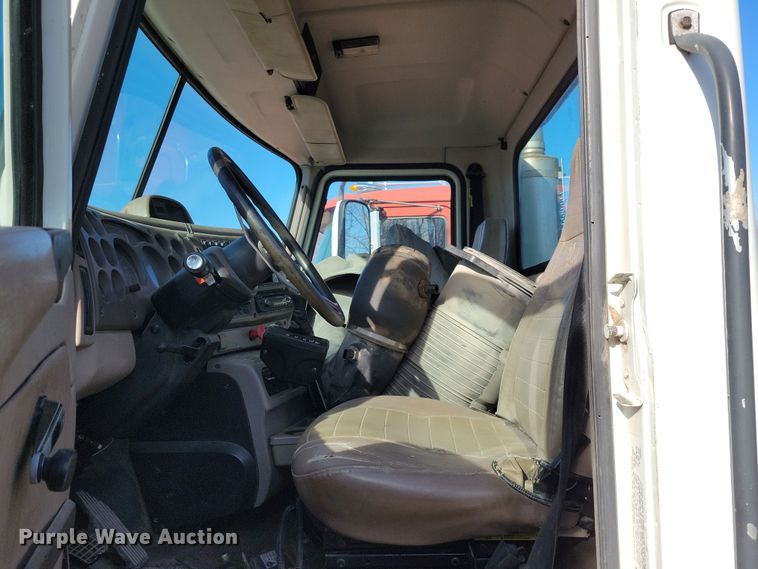 image for item NB9808 2006 Mack Vision semi truck