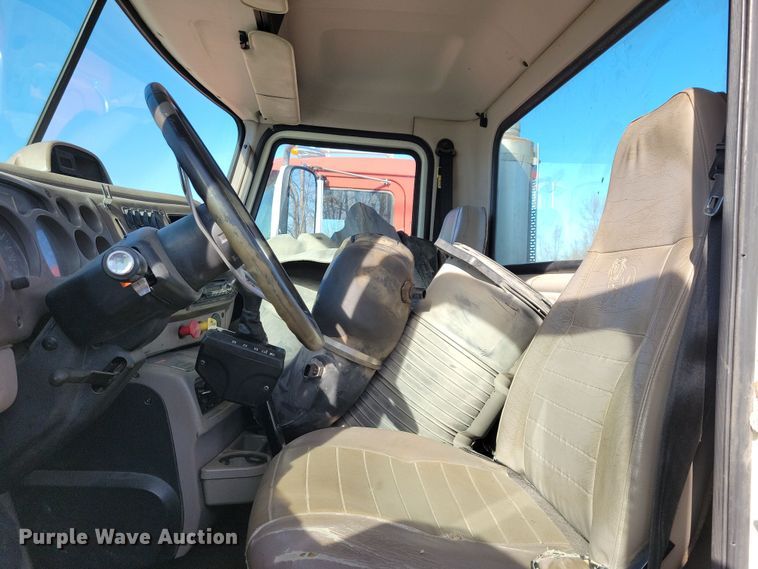 image for item NB9808 2006 Mack Vision semi truck