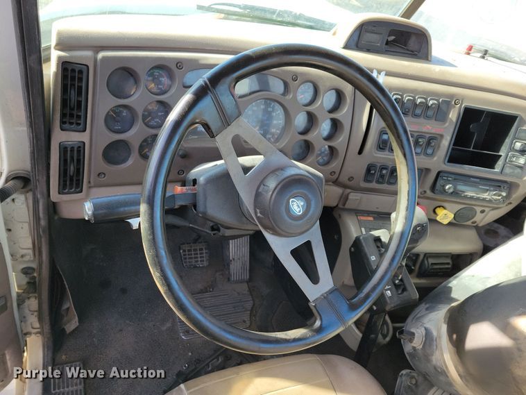 image for item NB9808 2006 Mack Vision semi truck