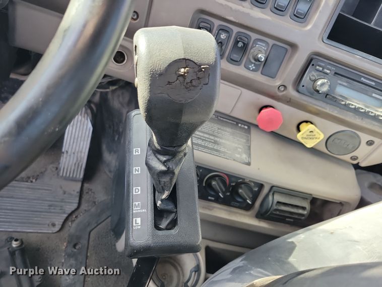 image for item NB9808 2006 Mack Vision semi truck