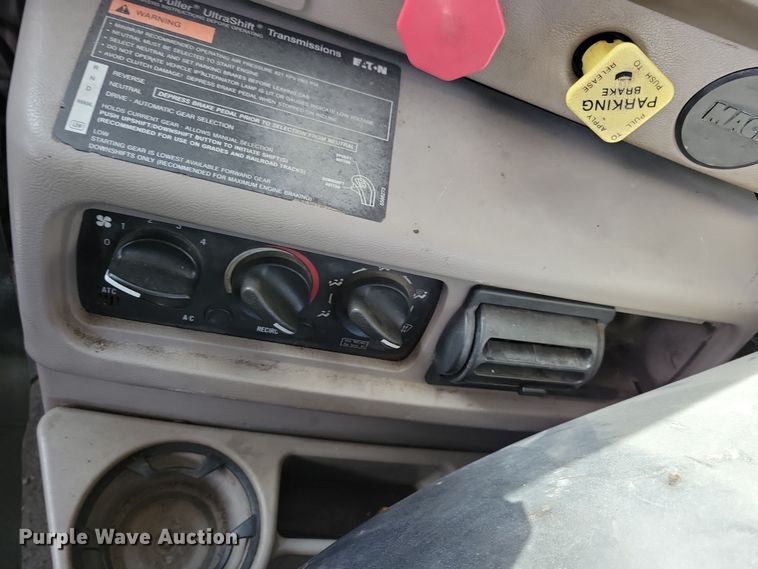 image for item NB9808 2006 Mack Vision semi truck