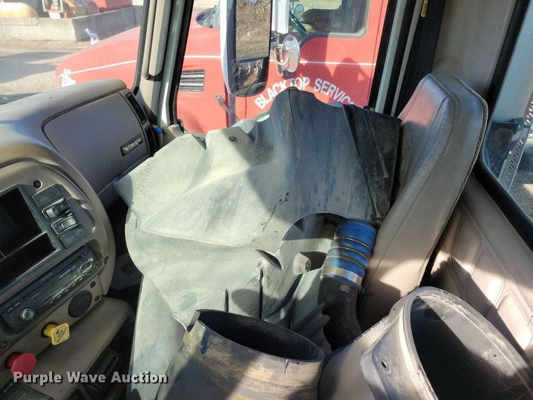 image for item NB9808 2006 Mack Vision semi truck