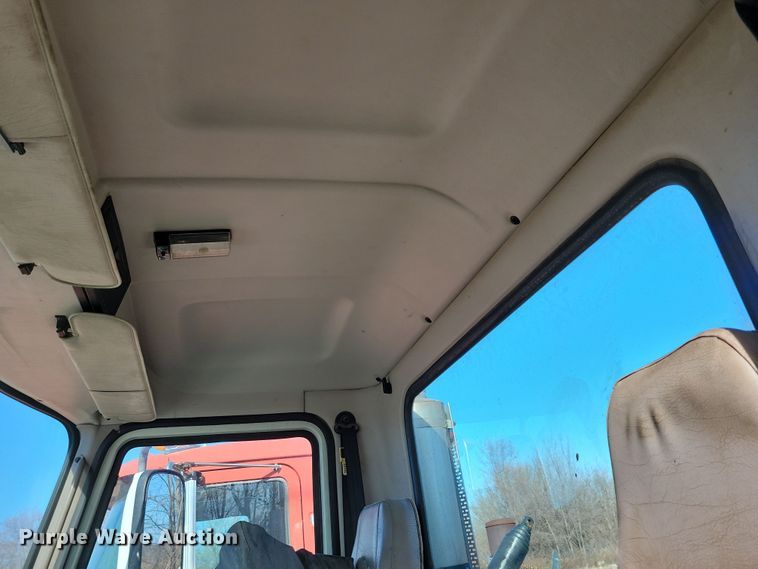 image for item NB9808 2006 Mack Vision semi truck