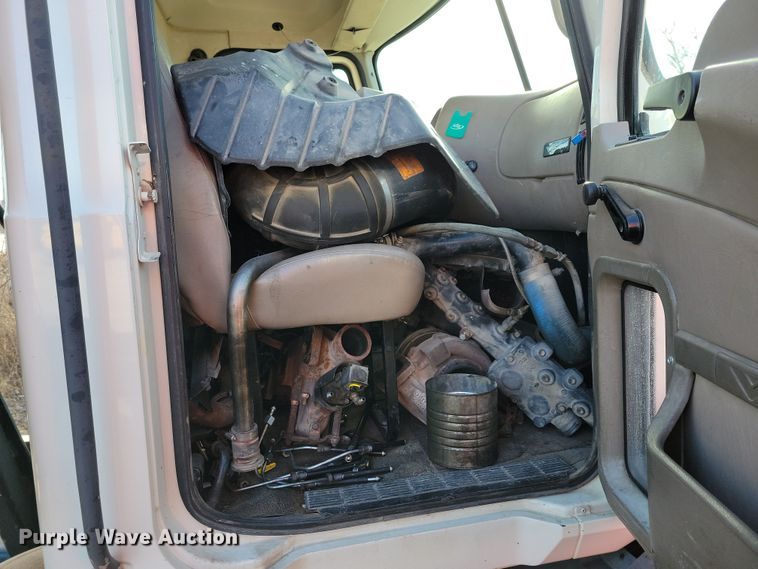 image for item NB9808 2006 Mack Vision semi truck