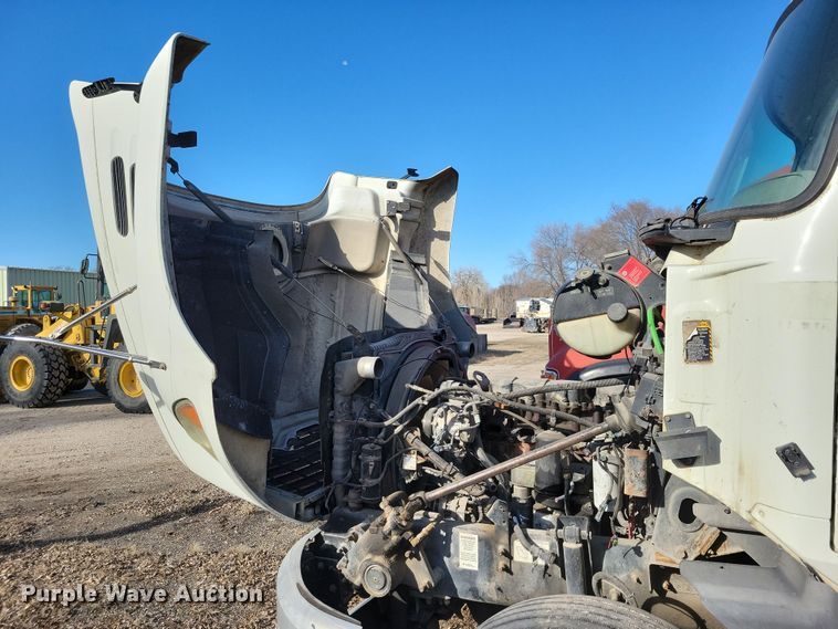 image for item NB9808 2006 Mack Vision semi truck