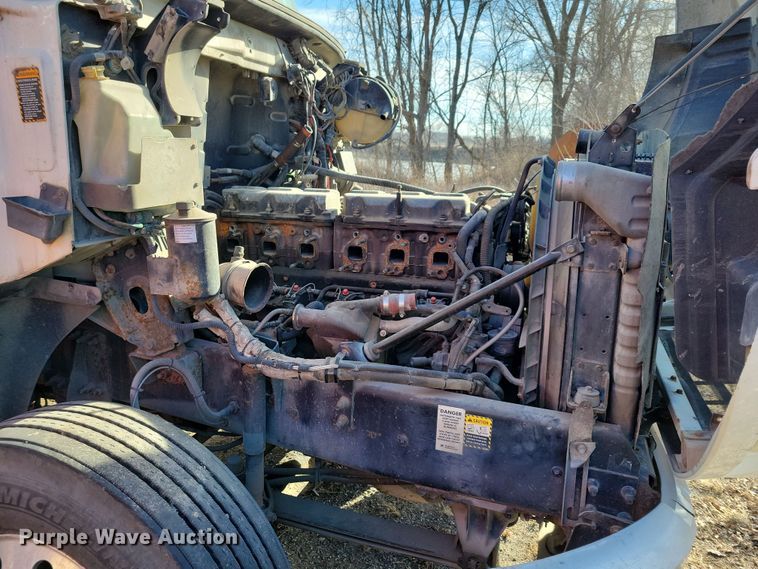 image for item NB9808 2006 Mack Vision semi truck