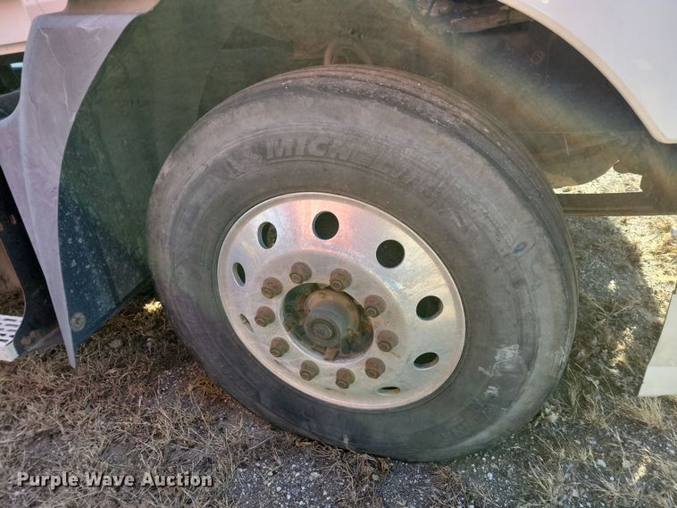 image for item NB9808 2006 Mack Vision semi truck