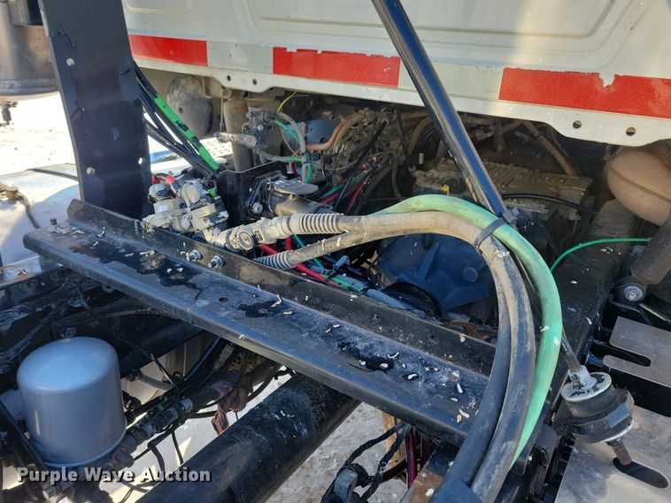 image for item NB9835 2016 Mack CXU613 semi truck