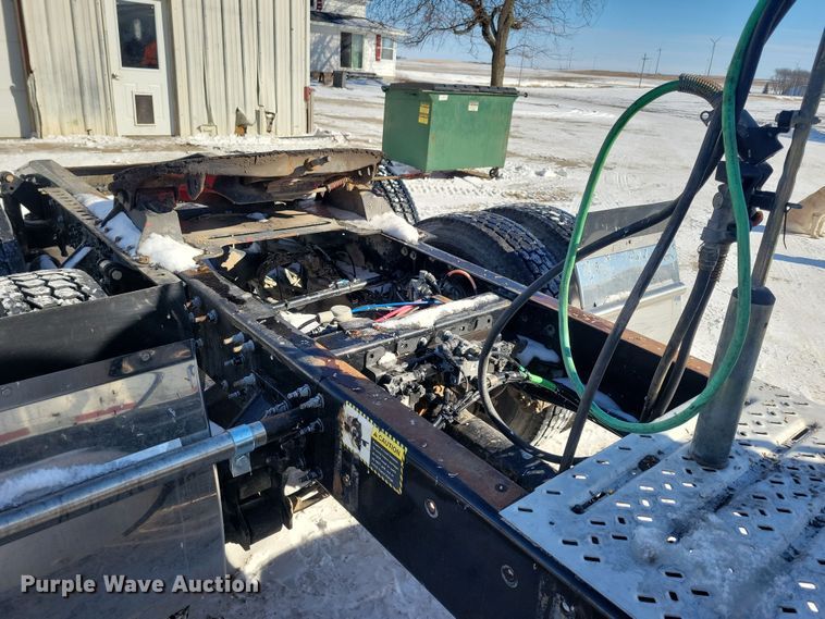 image for item NB9835 2016 Mack CXU613 semi truck