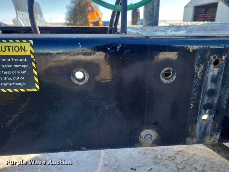 image for item NB9835 2016 Mack CXU613 semi truck