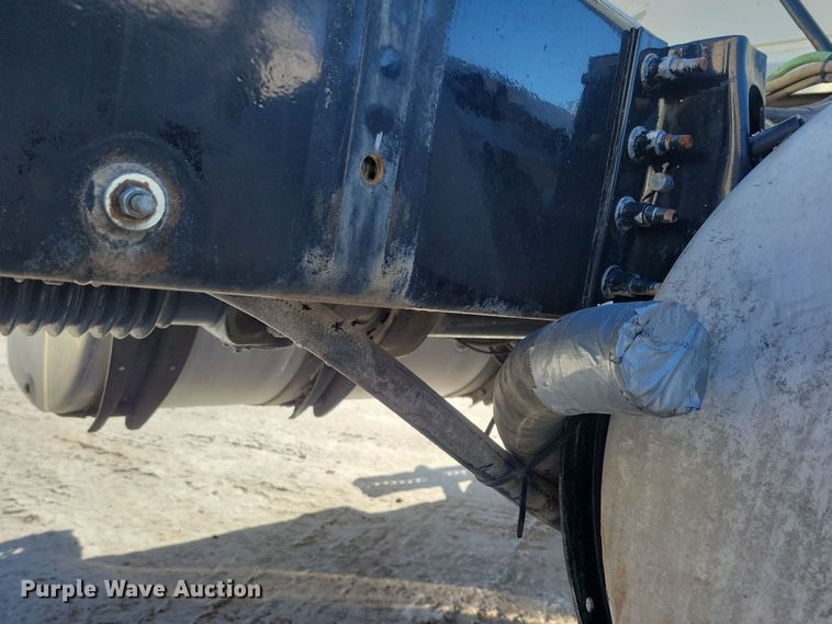 image for item NB9835 2016 Mack CXU613 semi truck