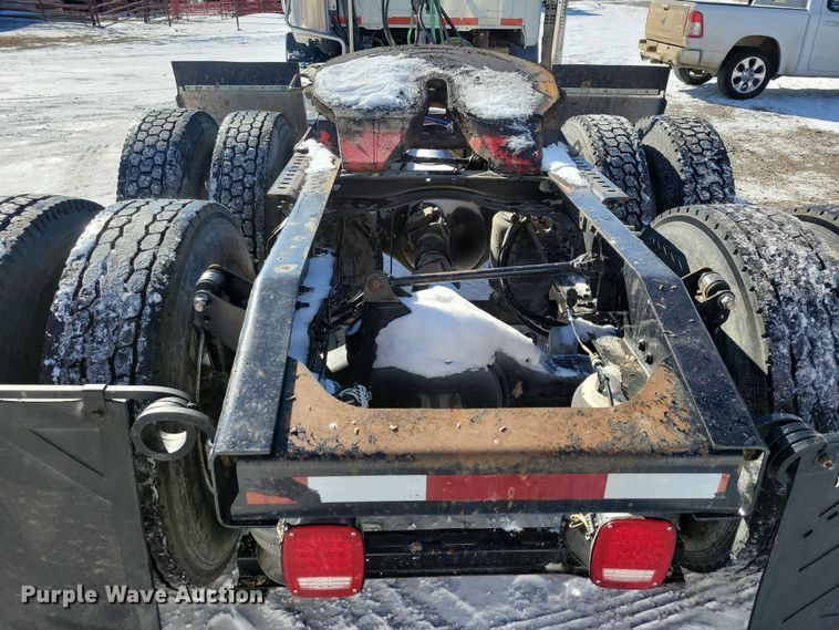 image for item NB9835 2016 Mack CXU613 semi truck