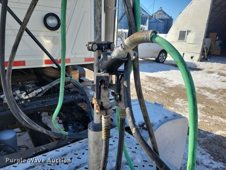 image for item NB9835 2016 Mack CXU613 semi truck