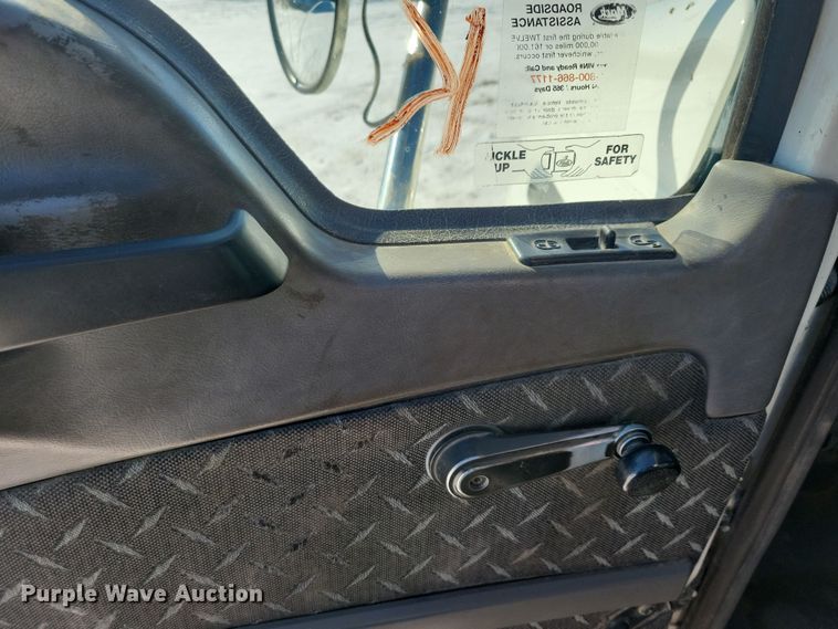 image for item NB9835 2016 Mack CXU613 semi truck