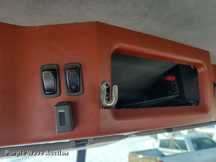 image for item NB9835 2016 Mack CXU613 semi truck