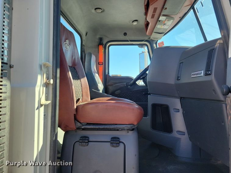 image for item NB9835 2016 Mack CXU613 semi truck