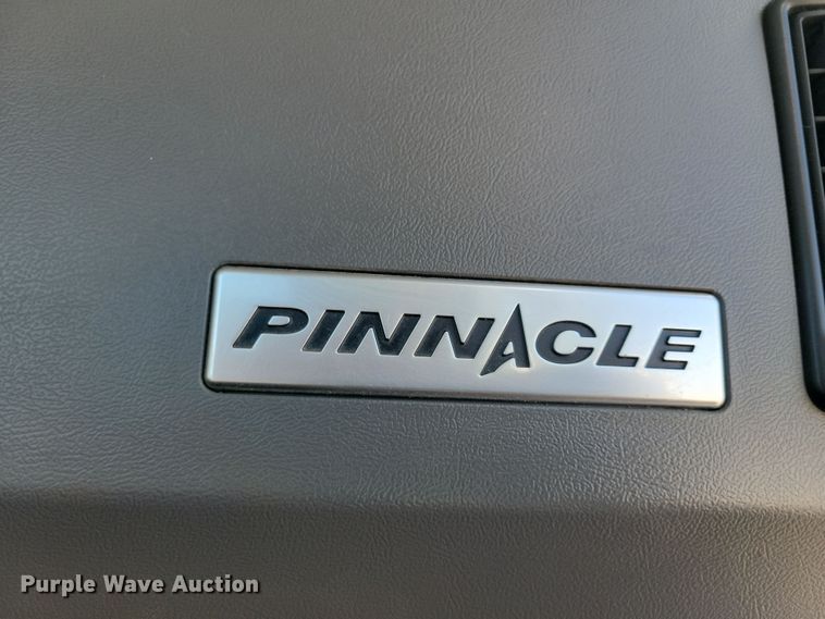 image for item NB9835 2016 Mack CXU613 semi truck