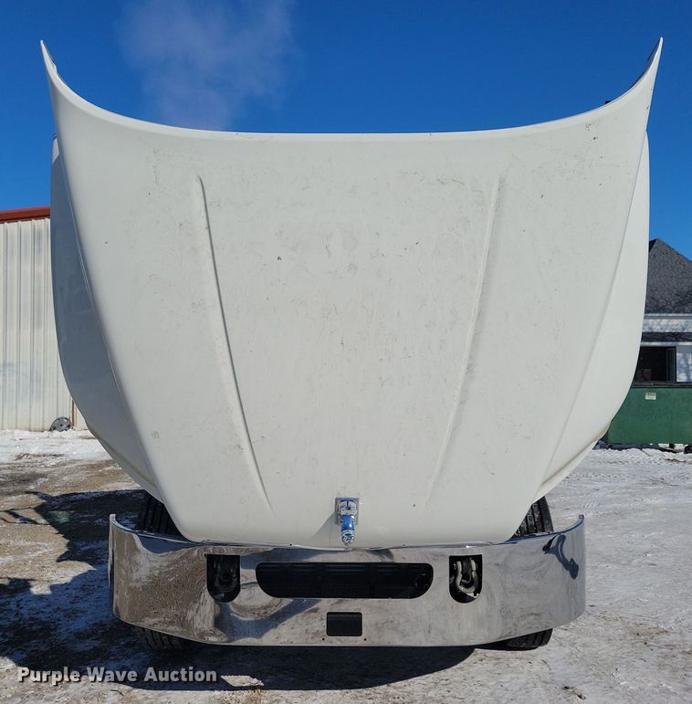 image for item NB9835 2016 Mack CXU613 semi truck