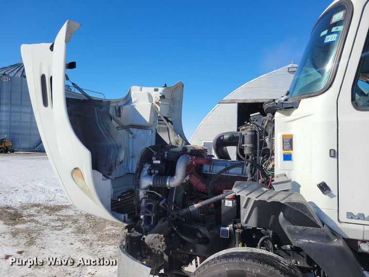 image for item NB9835 2016 Mack CXU613 semi truck