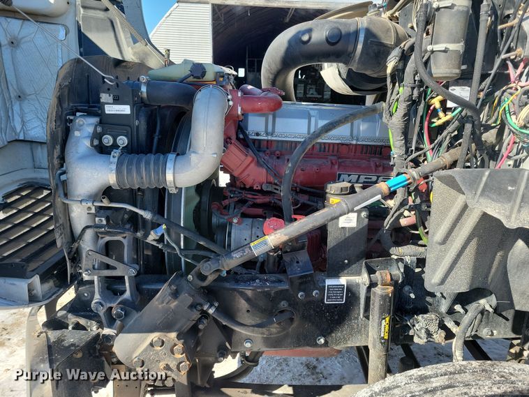 image for item NB9835 2016 Mack CXU613 semi truck