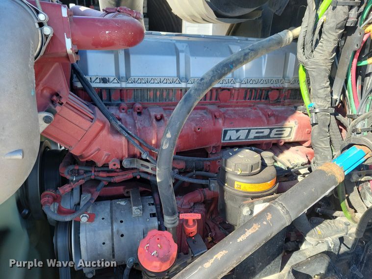 image for item NB9835 2016 Mack CXU613 semi truck