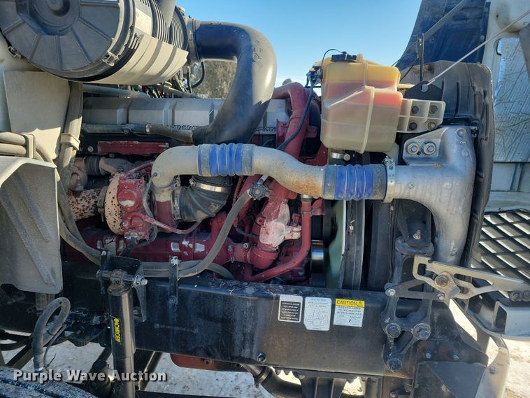 image for item NB9835 2016 Mack CXU613 semi truck