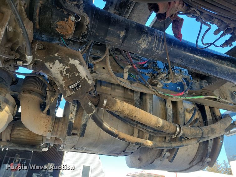 image for item NB9835 2016 Mack CXU613 semi truck