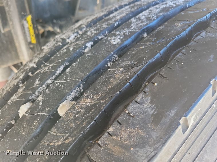 image for item NB9835 2016 Mack CXU613 semi truck