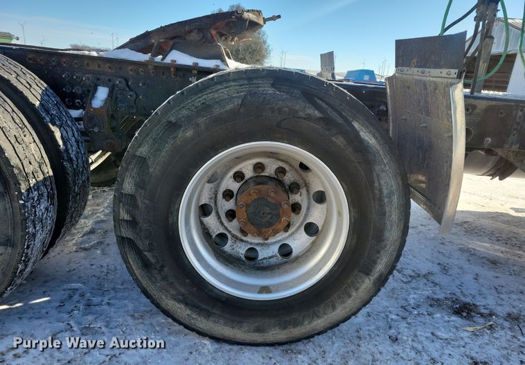 image for item NB9835 2016 Mack CXU613 semi truck