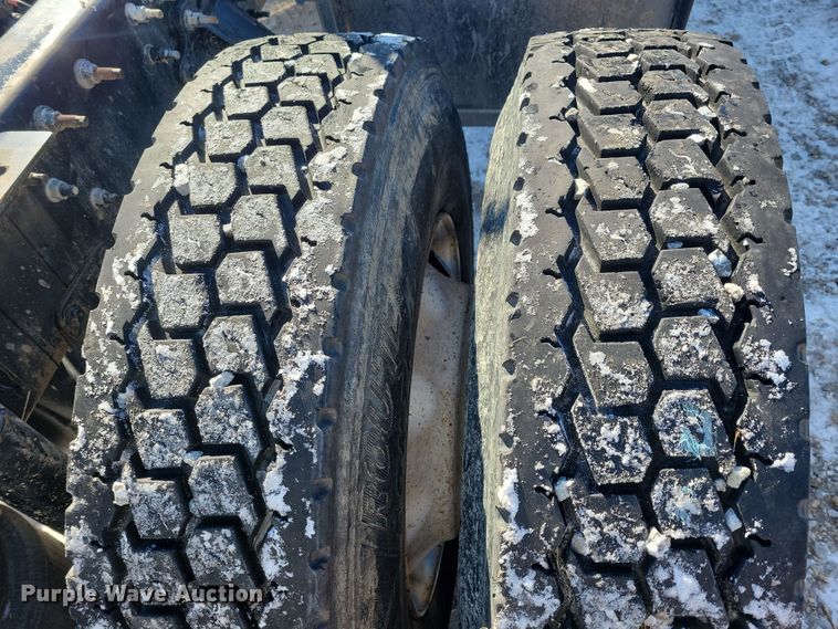 image for item NB9835 2016 Mack CXU613 semi truck