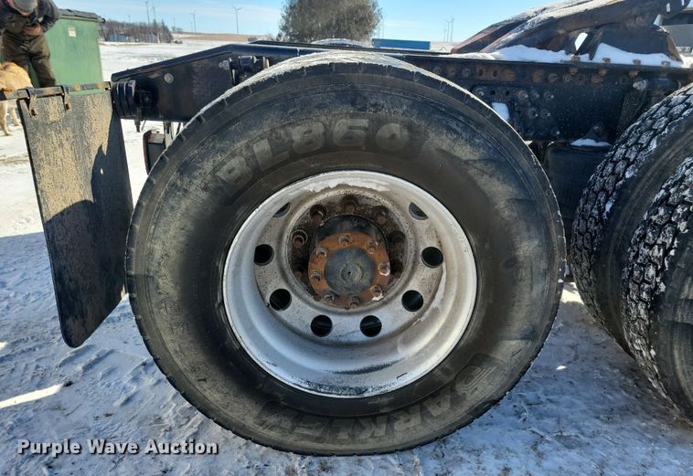 image for item NB9835 2016 Mack CXU613 semi truck