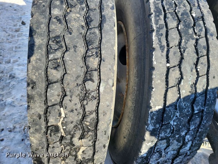 image for item NB9835 2016 Mack CXU613 semi truck