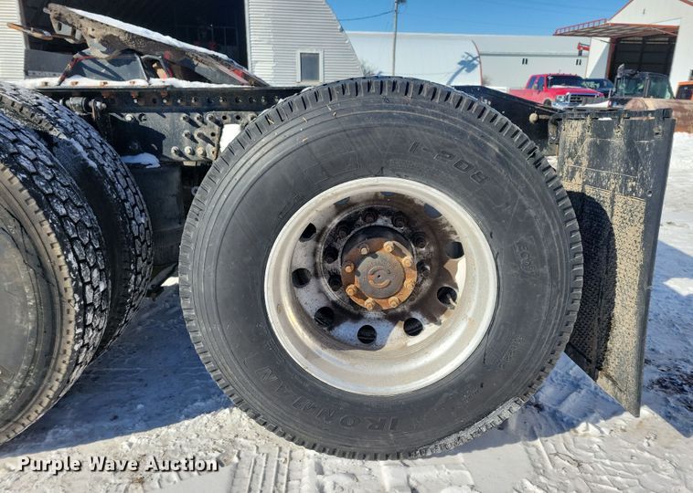 image for item NB9835 2016 Mack CXU613 semi truck