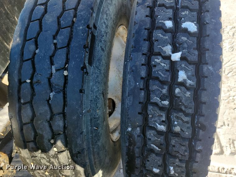 image for item NB9835 2016 Mack CXU613 semi truck