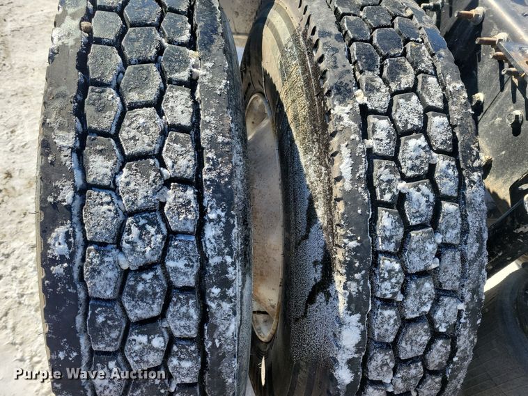 image for item NB9835 2016 Mack CXU613 semi truck