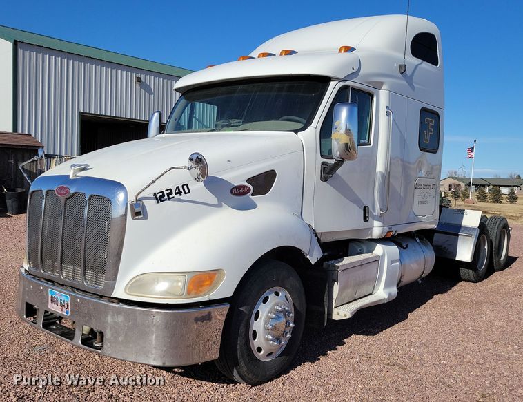 image for item NB9847 2006 Peterbilt 387 semi truck