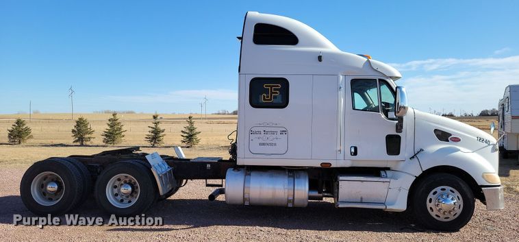 image for item NB9847 2006 Peterbilt 387 semi truck
