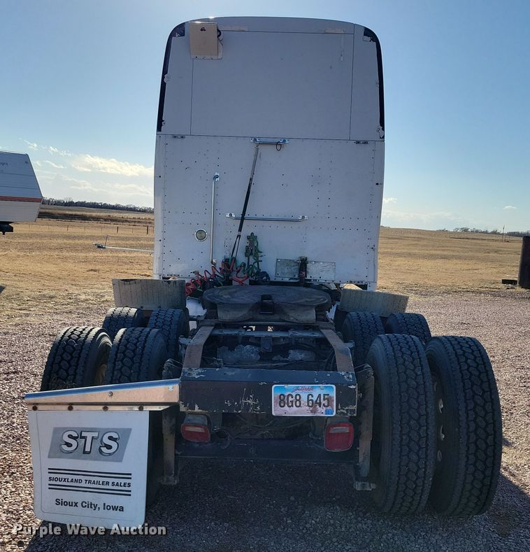 image for item NB9847 2006 Peterbilt 387 semi truck