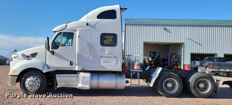 image for item NB9847 2006 Peterbilt 387 semi truck