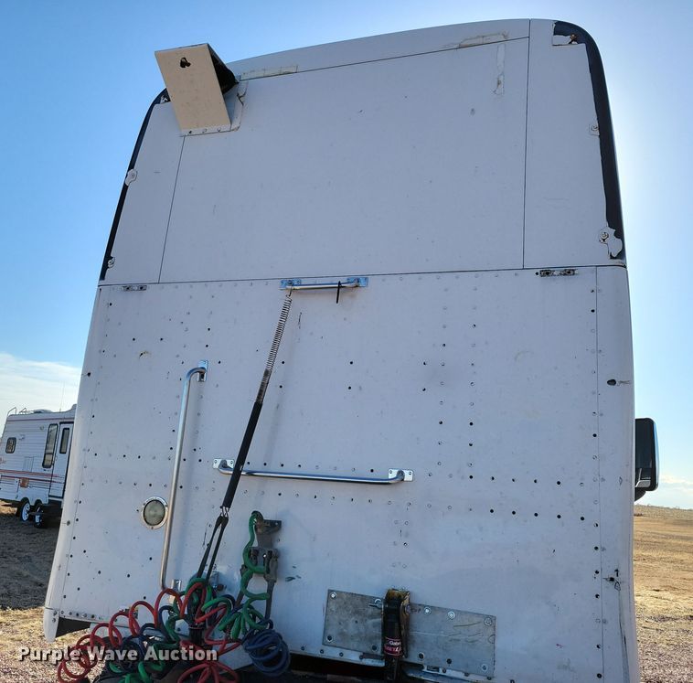 image for item NB9847 2006 Peterbilt 387 semi truck