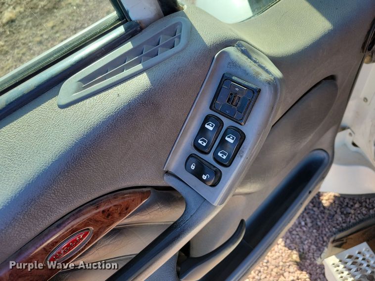 image for item NB9847 2006 Peterbilt 387 semi truck