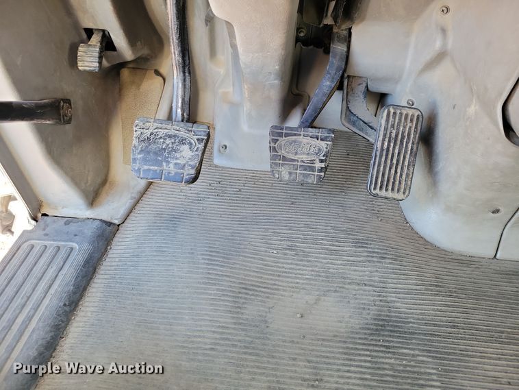 image for item NB9847 2006 Peterbilt 387 semi truck