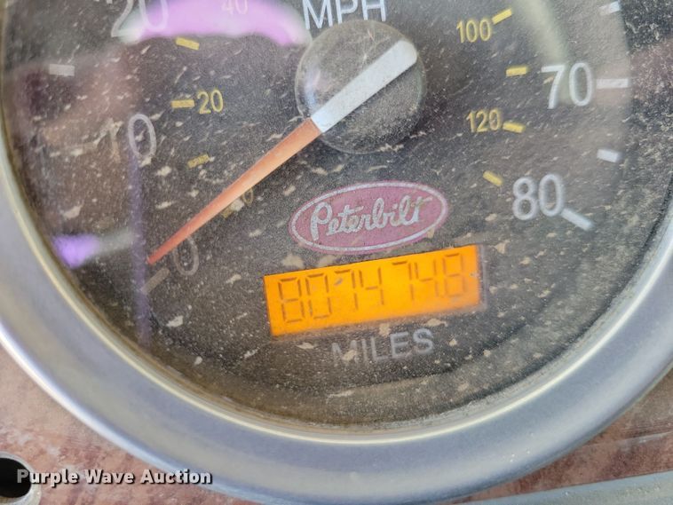 image for item NB9847 2006 Peterbilt 387 semi truck