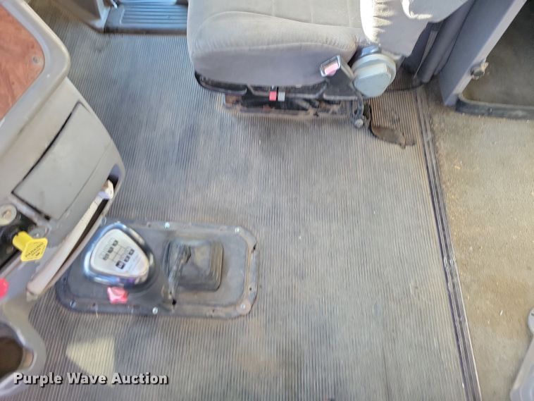 image for item NB9847 2006 Peterbilt 387 semi truck