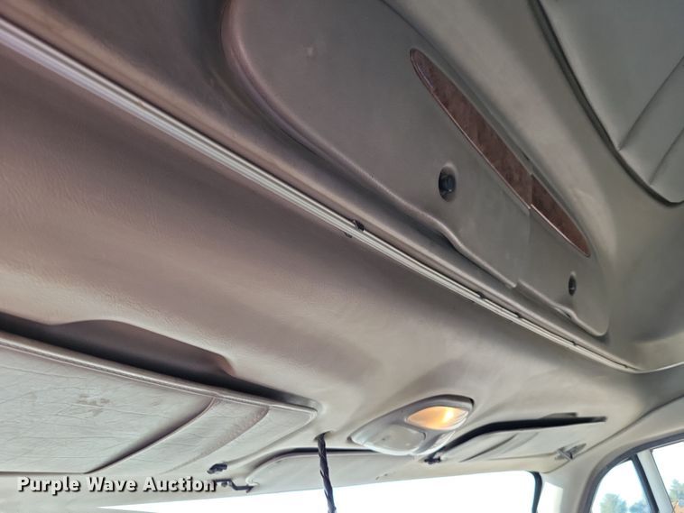 image for item NB9847 2006 Peterbilt 387 semi truck