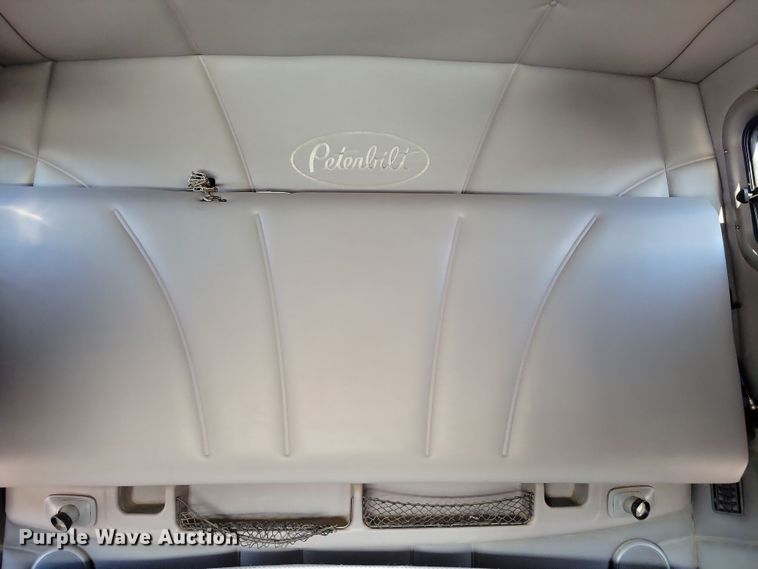 image for item NB9847 2006 Peterbilt 387 semi truck