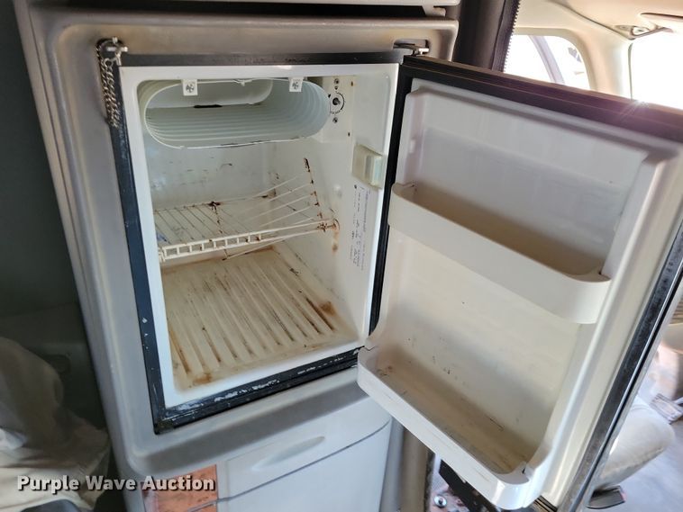 image for item NB9847 2006 Peterbilt 387 semi truck