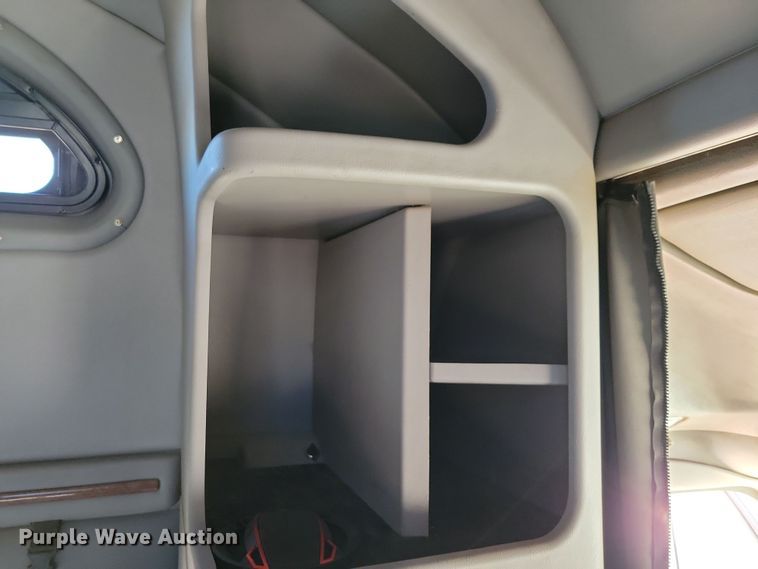 image for item NB9847 2006 Peterbilt 387 semi truck