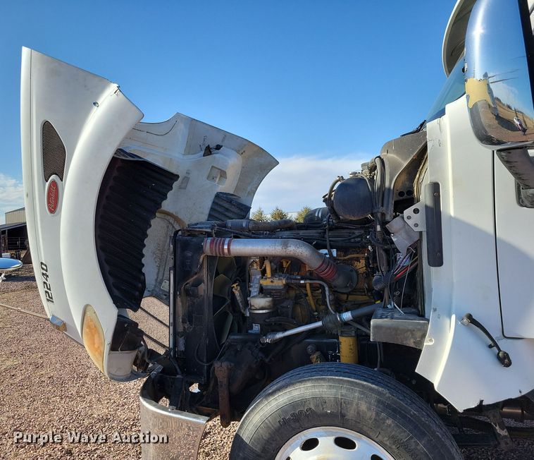 image for item NB9847 2006 Peterbilt 387 semi truck